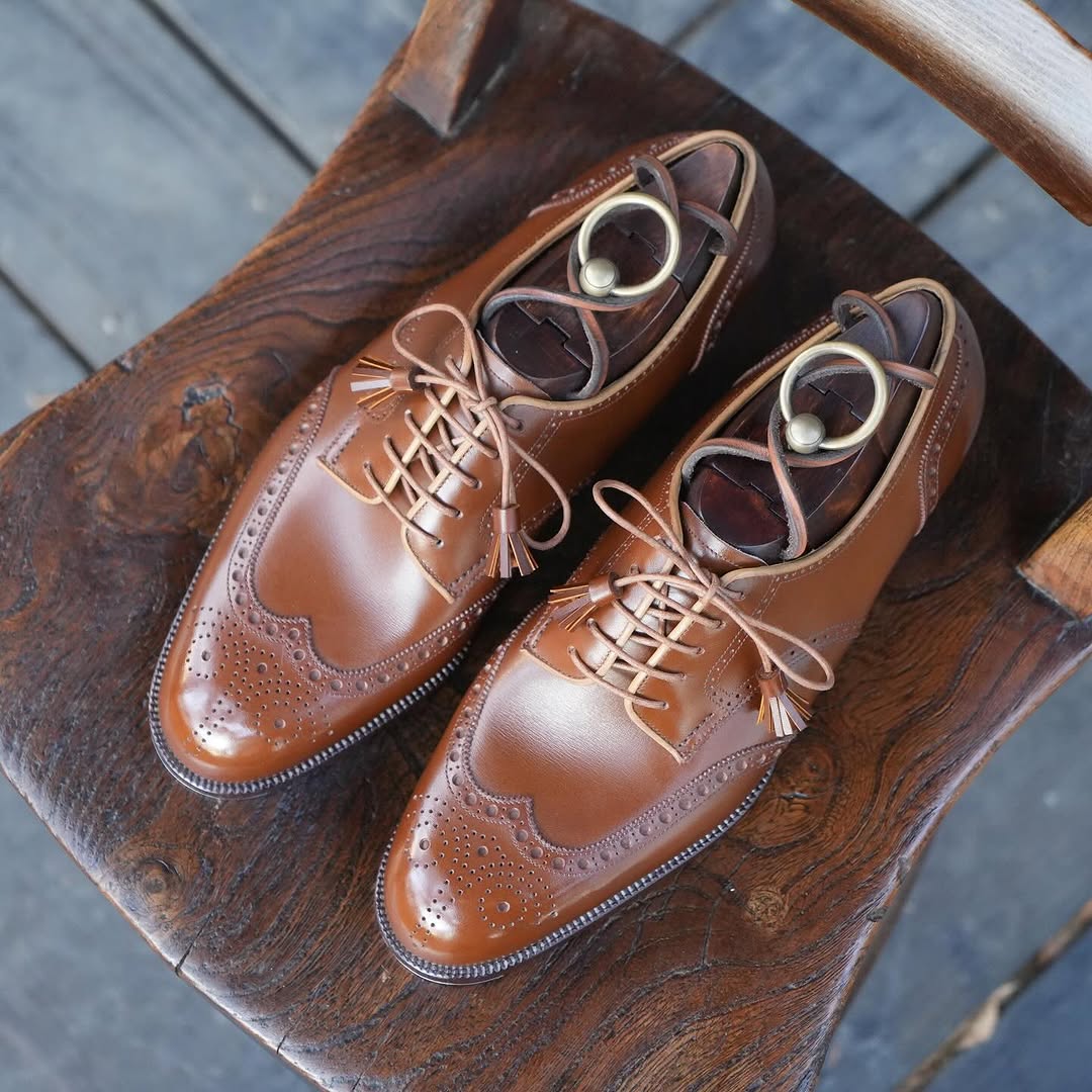 Classic Carved Brogues Lace-Up Shoes