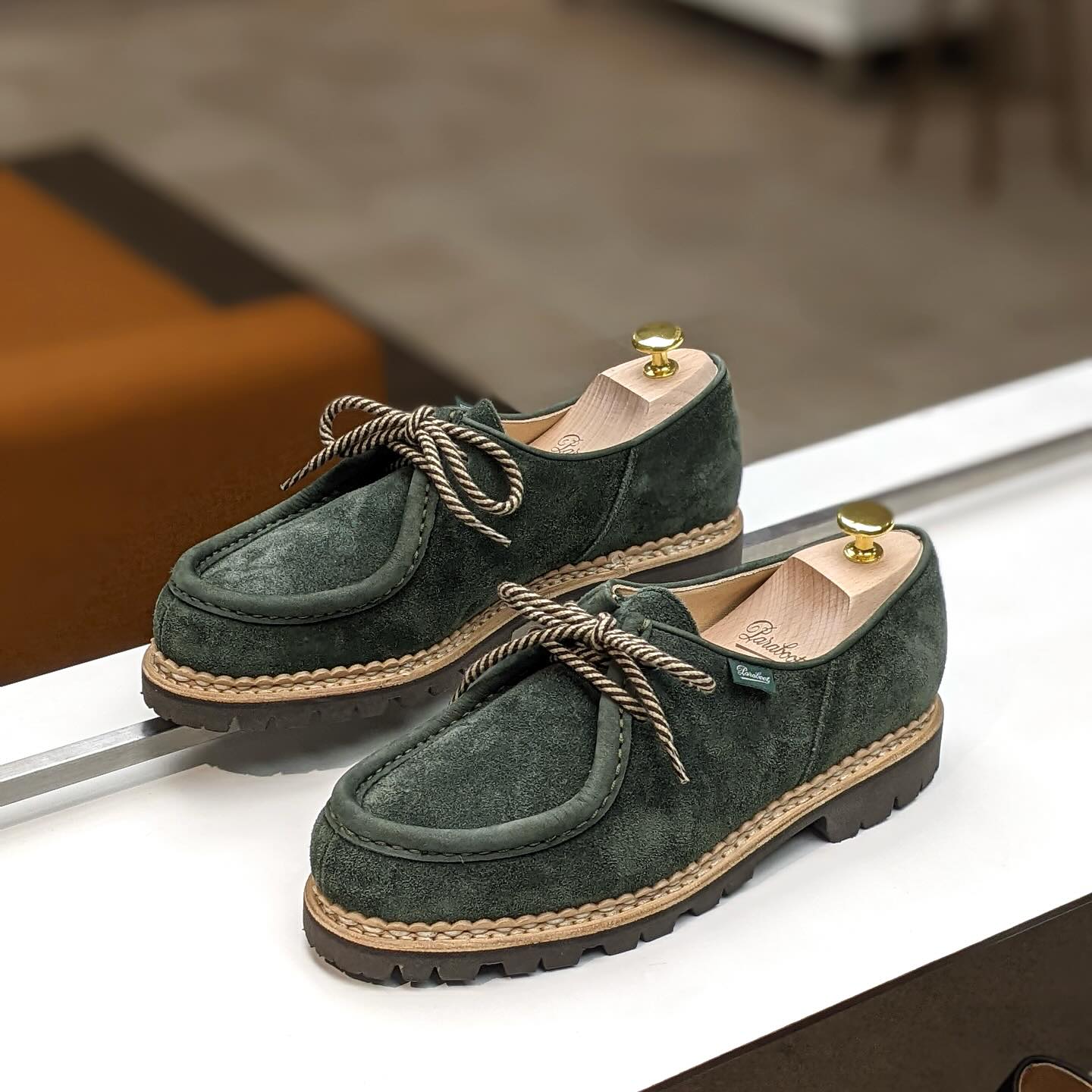 Round Toe Suede Hand-Sewn Derby Shoes