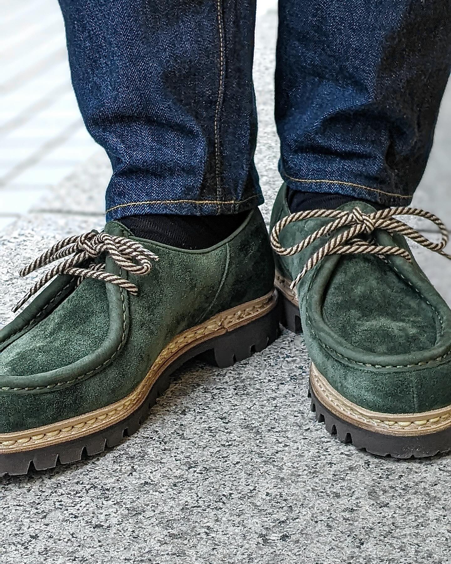 Round Toe Suede Hand-Sewn Derby Shoes