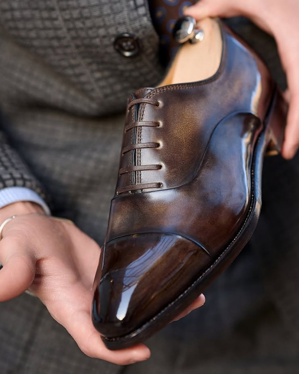 Men's Shiny Leather Lace-Up Oxfords